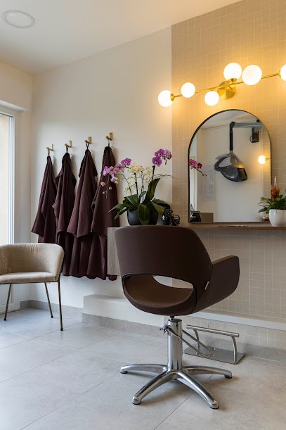 La Parenthèse - Maison De Coiffure, Salon de Coiffure aux Bréviaires