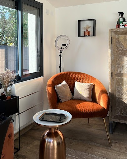 Ana De Almeida, Salon de Coiffure à Neauphle-le-Château