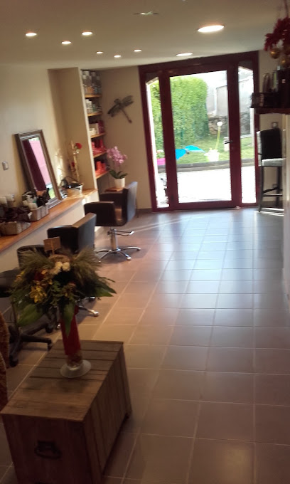 La Tête Ailleurs, Coiffeur à Quinssaines