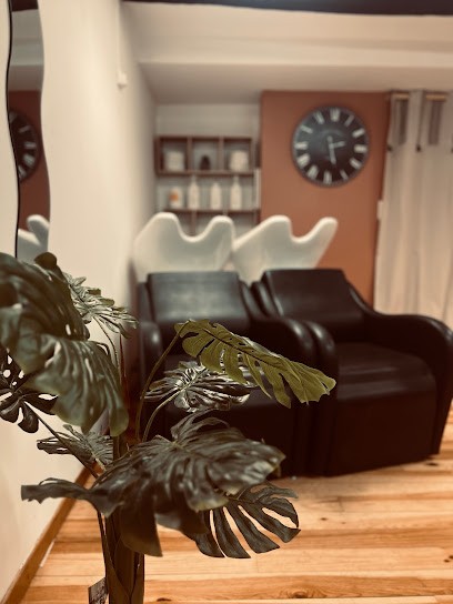 Audrey Collet - Coiffeuse, Esthéticienne, Prothésiste Ongulaire, Salon de Coiffure à Najac