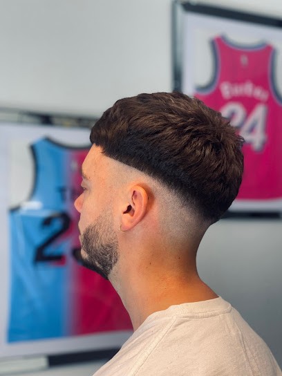 Emreezy The Barber, Barbier à Niort