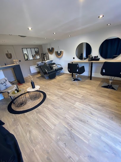 Confidentiel Coiffure By Bresilia, Salon de Coiffure à Drumettaz-Clarafond
