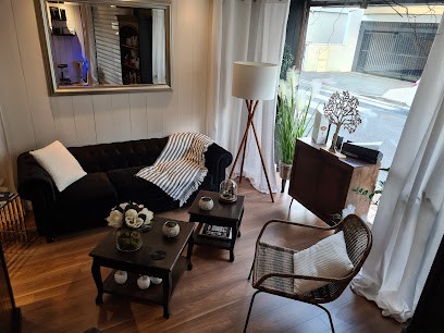 Le Petit Salon De Guillaume, Salon de Coiffure à La Teste-de-Buch