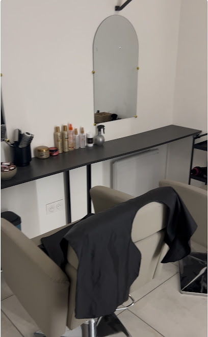 Mf Therapy - Cabinet De Soins Capillaires Coiffeur à Ivry-sur-Seine