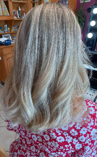 Wavy Coiffure, Coiffeur à Soussey-sur-Brionne
