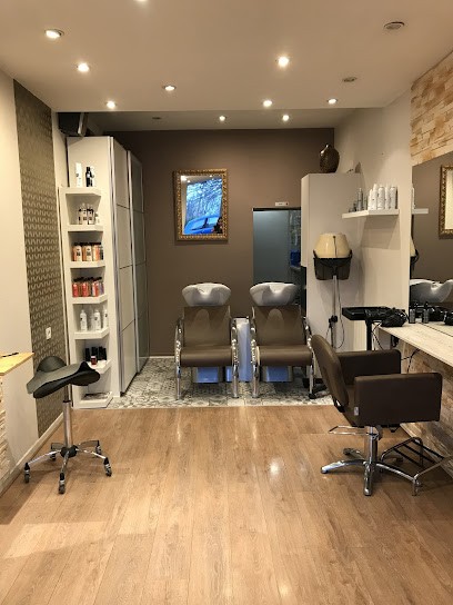 La Cour De L'Art, Salon de Coiffure à Limonest