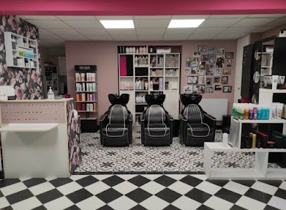 Aux Ciseaux Roses, Salon de Coiffure à Cametours