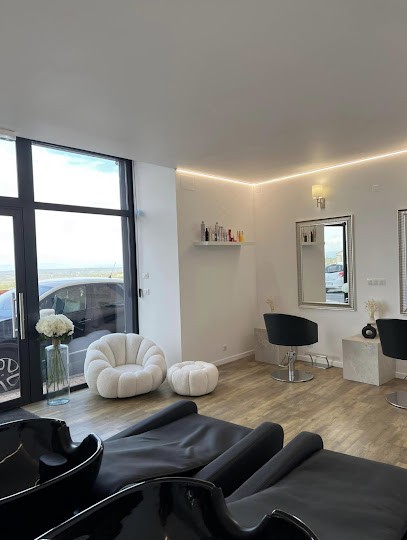 Noëlly Coiffure, Salon de Coiffure à Thiers