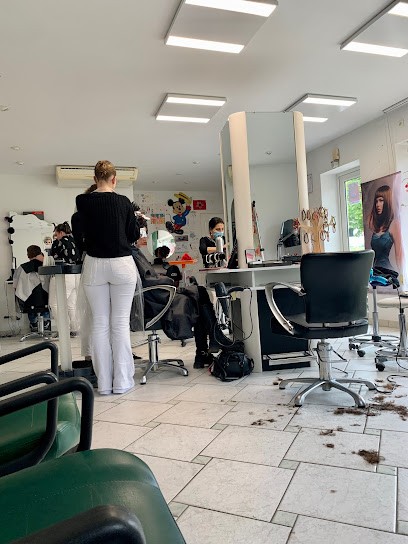 Teresa Conego De Melo Meirinno, Salon de Coiffure à Diou