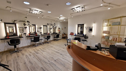 Les Ciseaux D'elvina Coiffeur à Erdeven