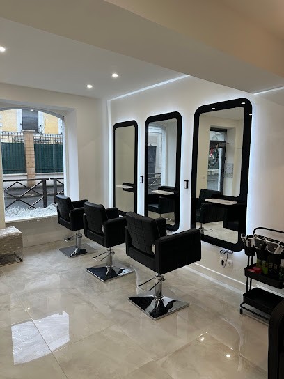 FF Beauty - Coiffeur Afro - Onglerie - Cils, Salon de Coiffure à Poissy