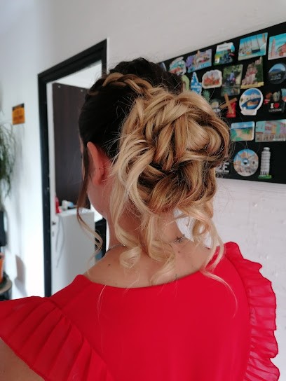 Les ciseaux de Marie Hélène, Coiffeur à Domicile à Villeneuve-de-Rivière