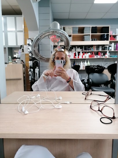 Art Coiffure Sarl, Salon de Coiffure à Nemours