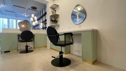 Manon Pellerin Coiffure / Maquillage Coiffeur à Paris 09