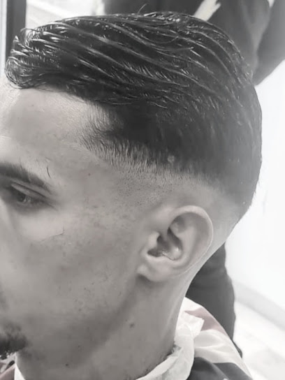 Louay Salon De Coiffure Pour Homme Tournon-Sur-Rhône Coiffeur à Tournon-sur-Rhône