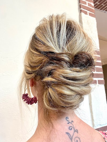 Il était ce jour Coiffure Maquillage, Coiffeur à Domicile à La Gaubretière