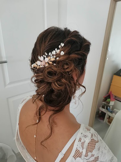ELÉGANCE ~ Salon de coiffure privatisé et coiffeuse femme à domicile / Spécialiste en coiffures de Mariage et événements., Coiffeur à Domicile à Crouy-en-Thelle