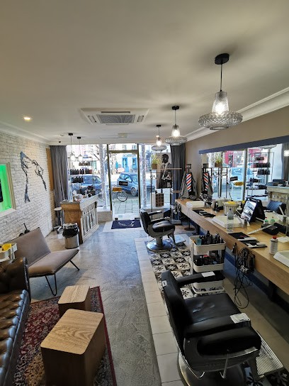 Wolff Barber, Barbier à Saint-Méen-le-Grand