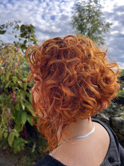 Marion Jouffre, Coiffure Énergétique Coiffeur à Saint-Michel-de-Chabrillanoux