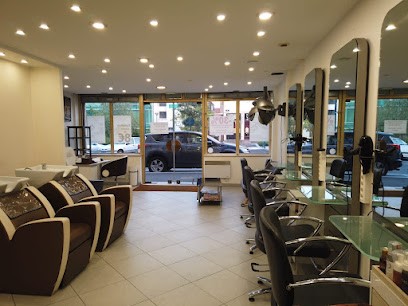 John Elmaestro, Salon de Coiffure à Vauréal