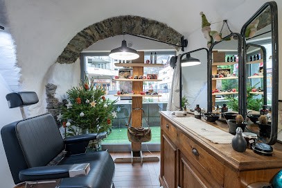 AU PETIT SALON ST MICHEL73 SALON DE COIFFURE VEGETALE BIO ET BARBIER, Salon de Coiffure à Saint-Michel-de-Maurienne