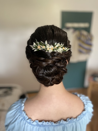 Sarah J. Coiffeuse Et Maquilleuse Coiffeur à Beaulieu-sous-la-Roche