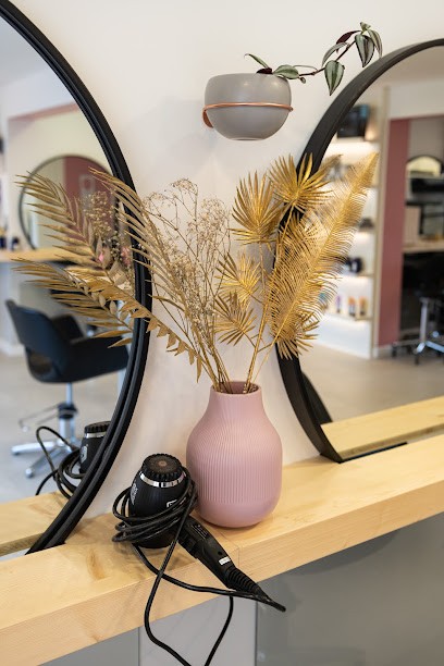 July Hairdressing Beauty, Salon de Coiffure à Ambilly