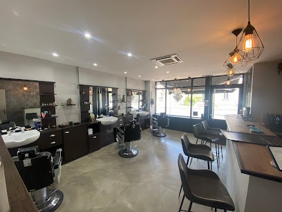 Les folies du barbier Le Haillan, Barbier au Haillan