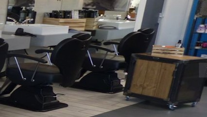 Vogue Coiffure, Salon de Coiffure à Traînou