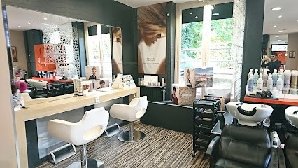 Giulian Coiffeur De L Ile Barbe, Salon de Coiffure à Lyon 09