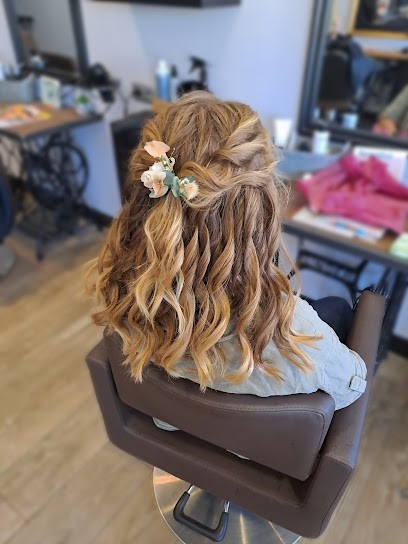 Stratosphair - Coiffeur Mixte . Barbier . Evénementiel, Salon de Coiffure à Montfort-sur-Meu