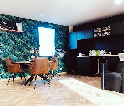 The 11th ART, Salon de Coiffure à Pipriac