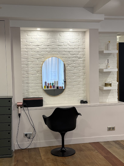 Courte Coiffeur à Paris 09