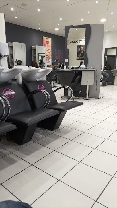 VIP ESPACE COIFFURE CARROS, Salon de Coiffure à Carros