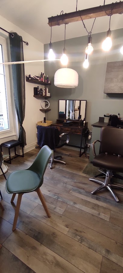 L'appart À Tifs Coiffeur au Mayet-de-Montagne