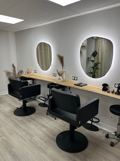 Filiz K Hair Studio, Salon de Coiffure à Dagneux