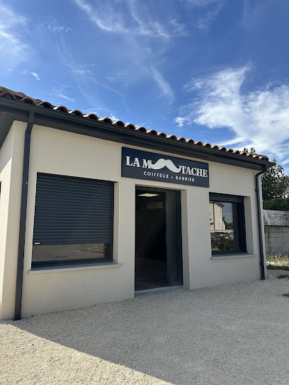 La Moustache, Barbier à Beaumont-Monteux