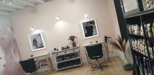 Aux Peignes Ciseaux, Salon de Coiffure à Béville-le-Comte