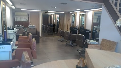 Nadia H techno-pointes, Salon de Coiffure à Saint-Cyr-sur-Mer