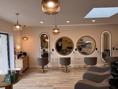 Blondie's Coloriste Visagiste Coiffeur à Vernioz