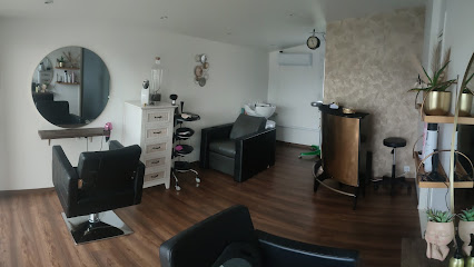 La Maison Du Cheveu Coiffeur à Serres-Sainte-Marie