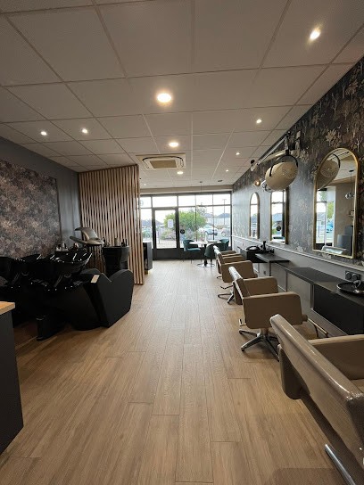 mn coiffure, Salon de Coiffure à Écouflant