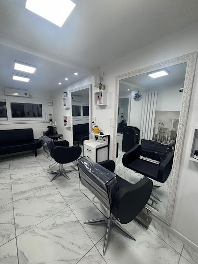 Au Fil Des Cheveux Coiffeur au Bourget