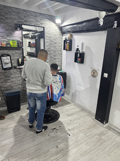Le Salon By Saada Coiffeur à Aups