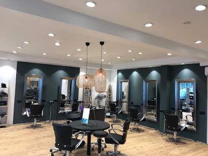 …, Salon de Coiffure à Auberchicourt