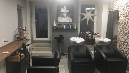 Côté Cour, Salon de Coiffure à Villegly