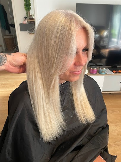 Hair by Victoria, Coiffeur à Domicile à Orgerus