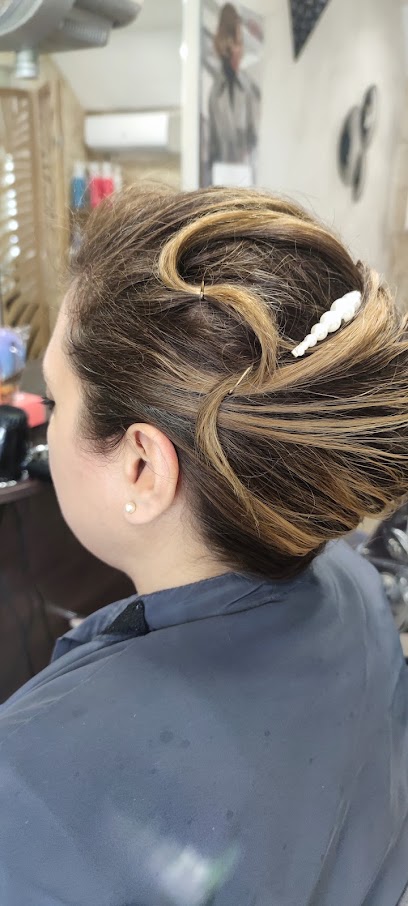 Zig Zag Coiffure, Coiffeur à Tremblay-les-Villages