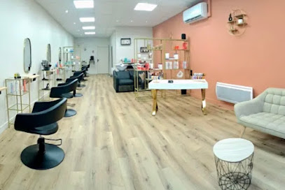 Aurore Margot Coiffeuse Coloriste Coiffeur à Parçay-Meslay