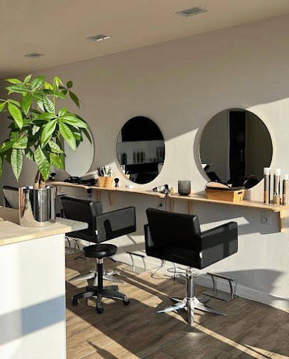 Studio 22 - Coiffeur & Barbier, Salon de Coiffure à Saint-Just-Chaleyssin